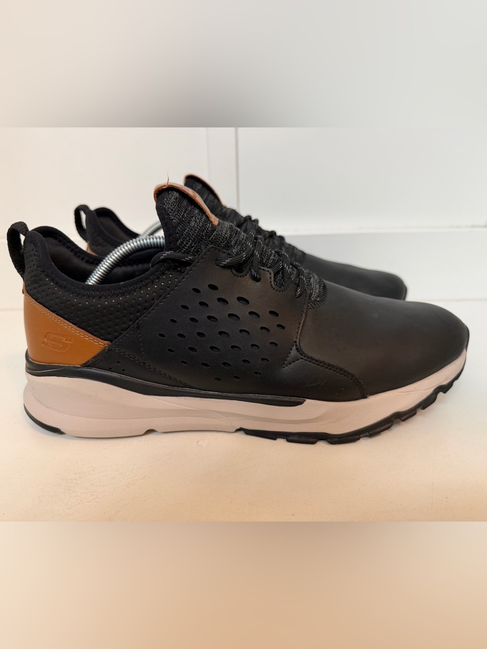 Skechers 65732 Men's Relven Hemson Black Leather Lace Up Sneaker Shoes - Size 13